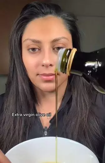 2 Bahan menumbuhkan rambut mudah rontok TikTok