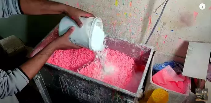 Potret pembuatan sabun rumahan serba manual Berbagai sumber