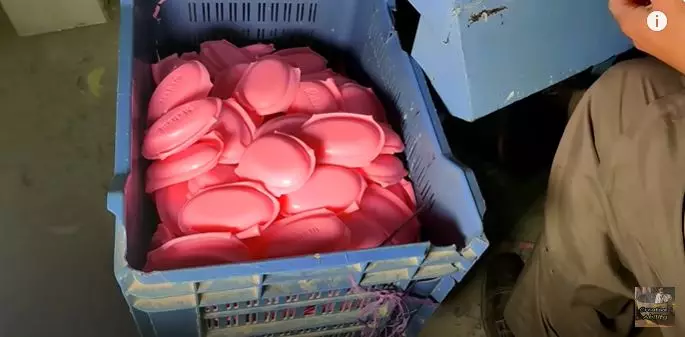 Potret pembuatan sabun rumahan serba manual Berbagai sumber