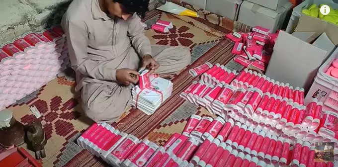 Potret pembuatan sabun rumahan serba manual Berbagai sumber