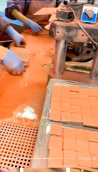 proses pembuatan pallet eyeshadow berbagai sumber