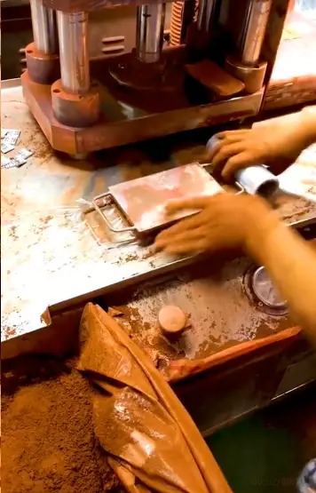 proses pembuatan pallet eyeshadow berbagai sumber