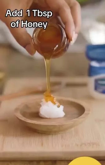 Bikin bibir lembut & cerah tanpa beli lip balm Berbagai sumber