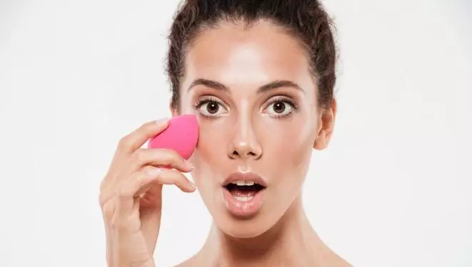 Beda sheer, satin, dewy, dan matte finish pada foundation freepik.com Beda sheer, satin, dewy, dan matte finish pada foundation freepik.com