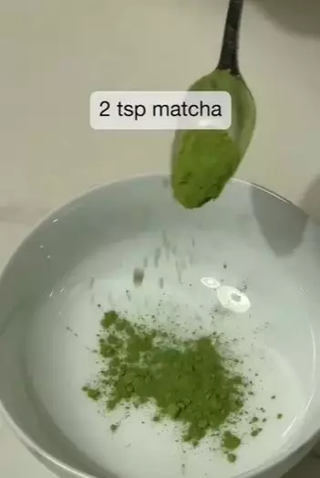 Pori-pori wajah besar dan tersumbat madu matcha TikTok