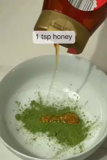 Pori-pori wajah besar dan tersumbat madu matcha TikTok