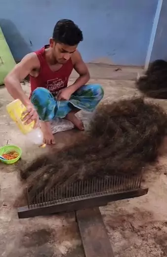 Pembuatan hair extension mirip sapu Berbagai sumber