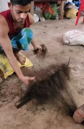 Pembuatan hair extension mirip sapu Berbagai sumber