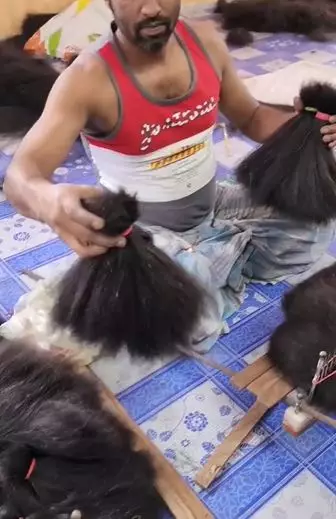 Pembuatan hair extension mirip sapu Berbagai sumber