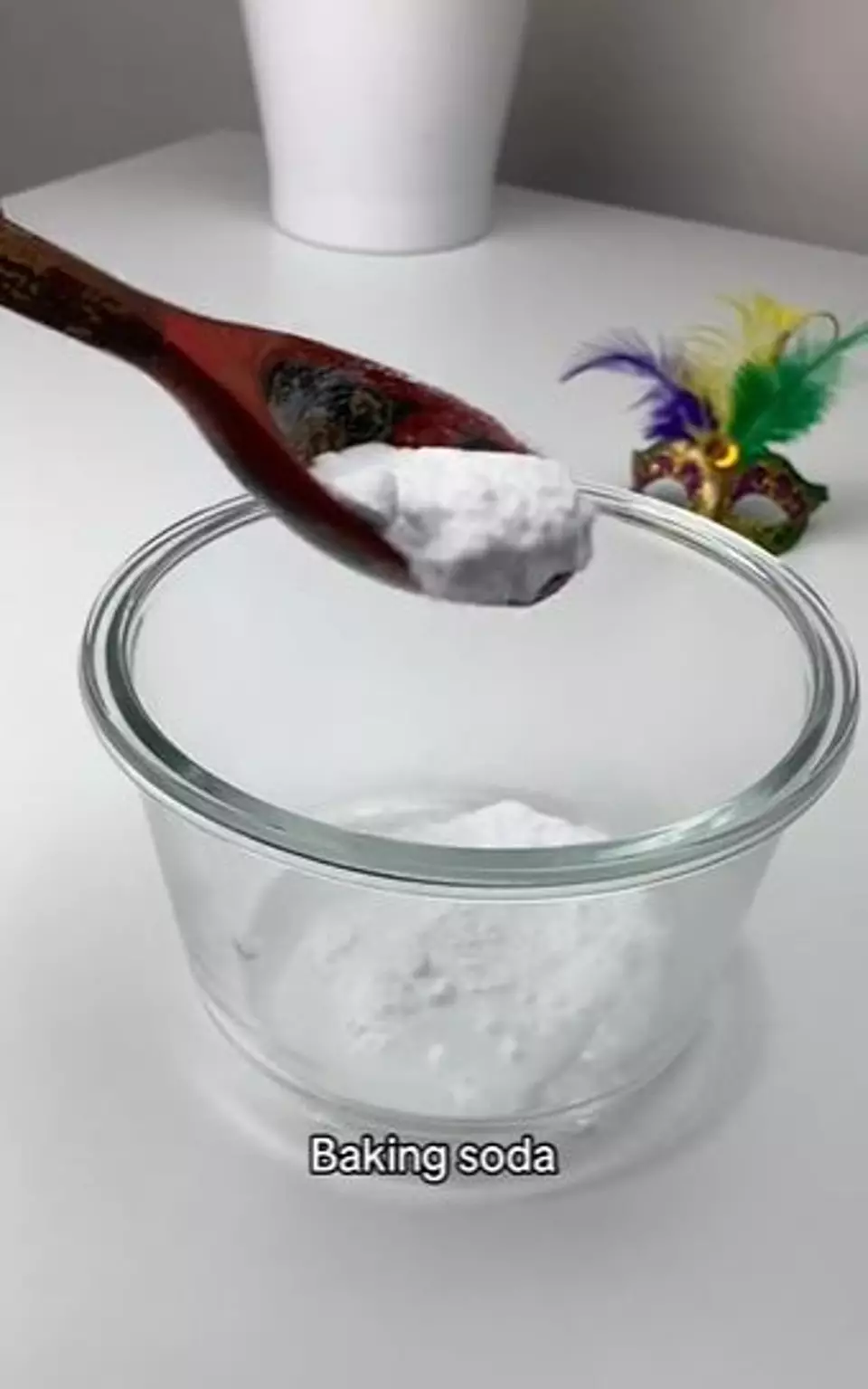 Bersihkan pori wajah pakai facial wash dan baking soda Berbagai sumber