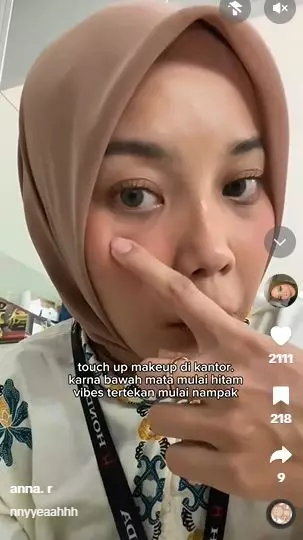 Cara touch up sat-set area under eye agar makeup kembali flawless TikTok Cara touch up sat-set area under eye agar makeup kembali flawless TikTok