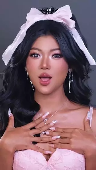 Transformasi cewek tan skin dirias ala Barbie endingnya bak beda orang Instagram Transformasi cewek tan skin dirias ala Barbie endingnya bak beda orang Instagram