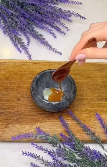 DIY masker wajah antiaging pakai petroleum jelly dicampur 1 bahan dapur Berbagai sumber DIY masker wajah antiaging pakai petroleum jelly dicampur 1 bahan dapur Berbagai sumber