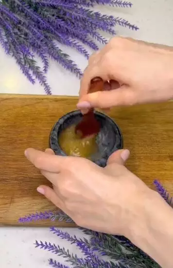 DIY masker wajah antiaging pakai petroleum jelly dicampur 1 bahan dapur Berbagai sumber DIY masker wajah antiaging pakai petroleum jelly dicampur 1 bahan dapur Berbagai sumber