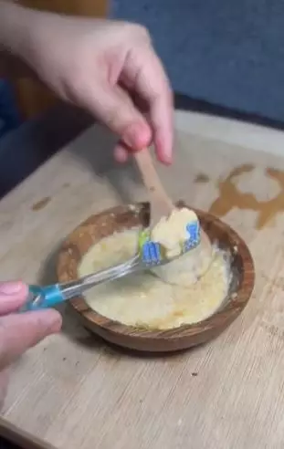 Campuran kulit pisang dan 2 bahan dapur ampuh bersihkan gigi bernoda kuning Berbagai sumber Campuran kulit pisang dan 2 bahan dapur ampuh bersihkan gigi bernoda kuning Berbagai sumber