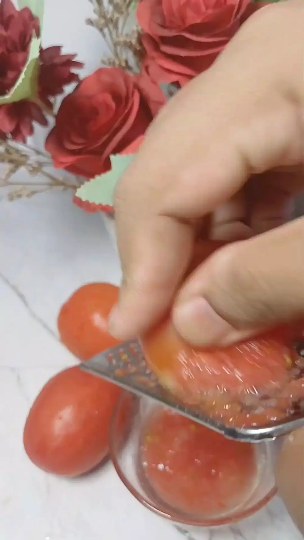 Cara mengencangkan wajah keriput © YouTube