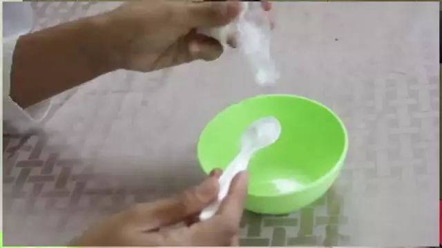 Cara memutihkan dan menghilangkan karang gigi © YouTube