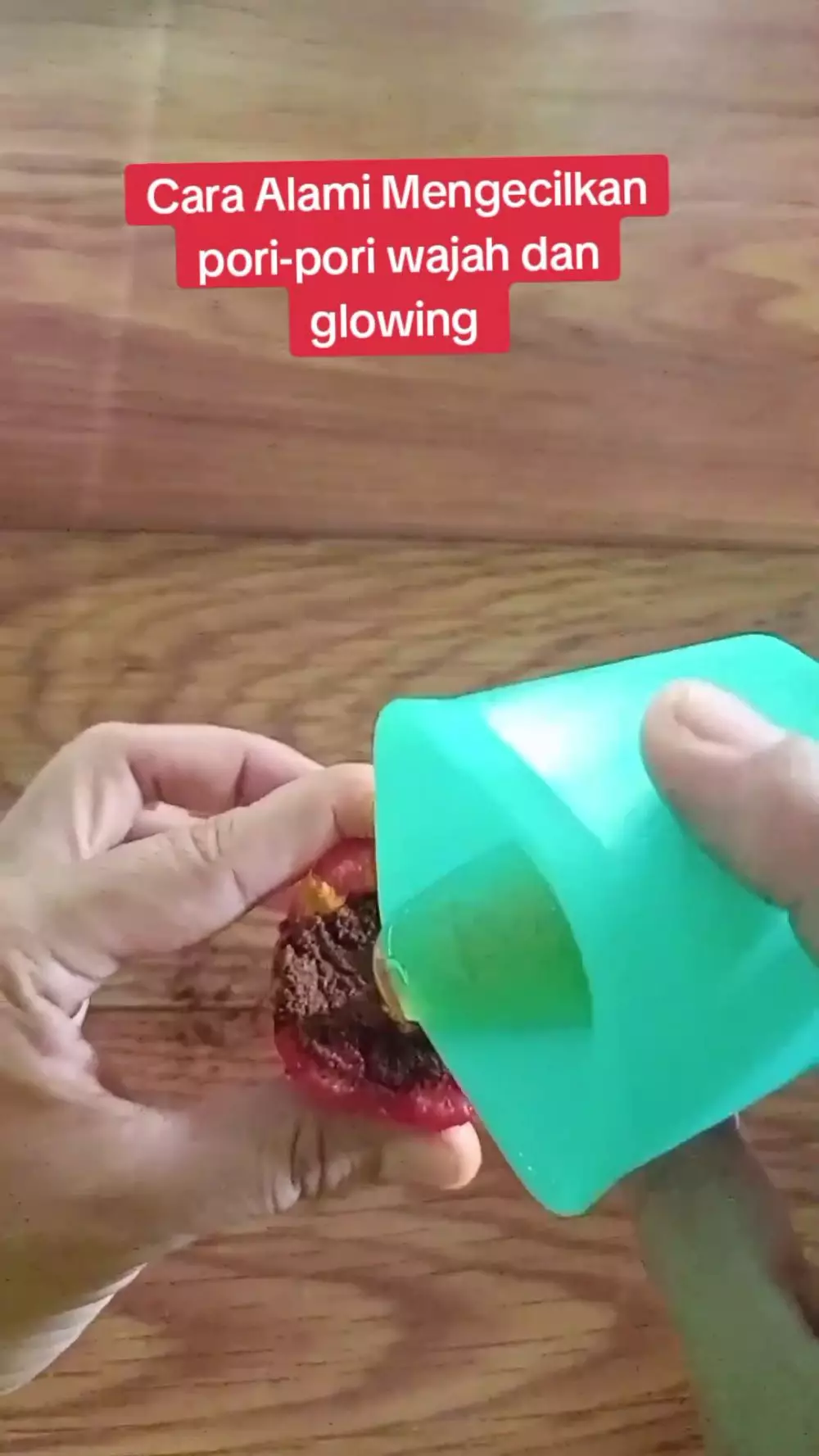 cara alami mengecilkan pori-pori pakai madu © YouTube
