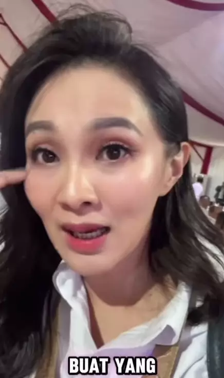 gaya makeup Sherly Tjoanda saat retreat © Instagram gaya makeup Sherly Tjoanda saat retreat © Instagram