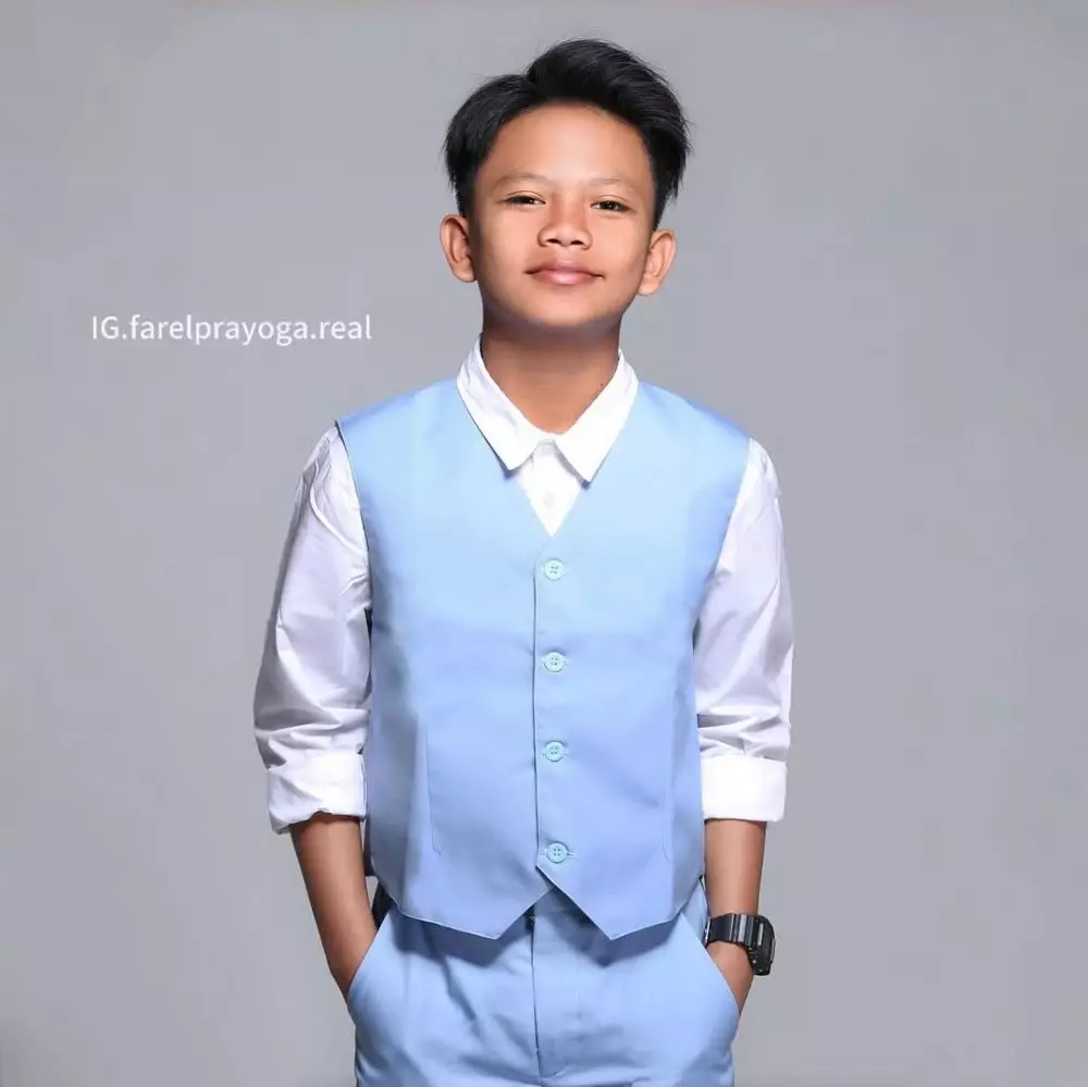 Potret transformasi penyanyi cilik Farel Prayoga © 2025 brilio.net Potret transformasi penyanyi cilik Farel Prayoga © 2025 brilio.net