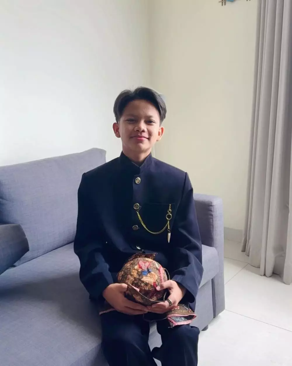 Potret transformasi penyanyi cilik Farel Prayoga © 2025 brilio.net Potret transformasi penyanyi cilik Farel Prayoga © 2025 brilio.net