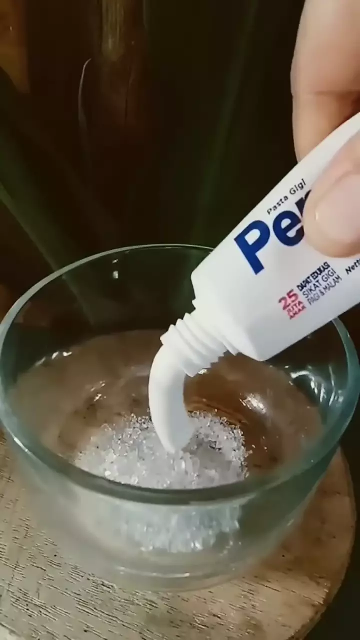 cara cerahkan bibir hitam secara alami © YouTube