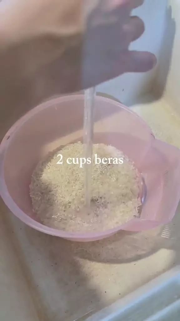 Cara bikin toner untuk kecilkan pori-pori © TikTok Cara bikin toner untuk kecilkan pori-pori © TikTok