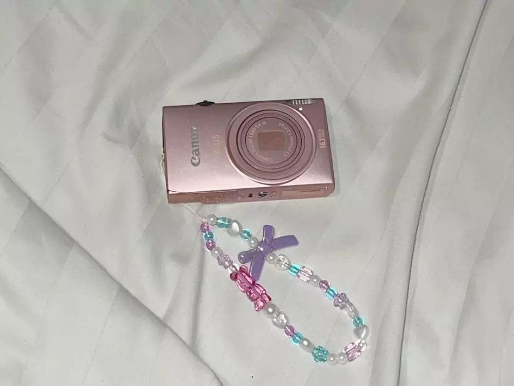 Prilly tampil bare face tanpa makeup © Instagram