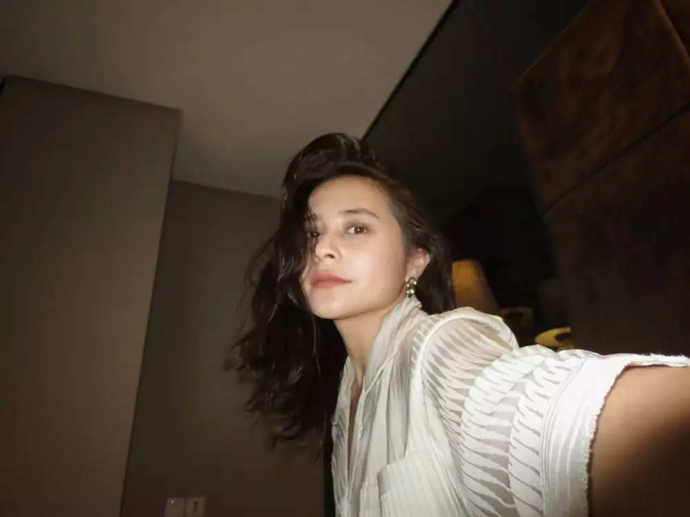 Prilly tampil bare face tanpa makeup © Instagram