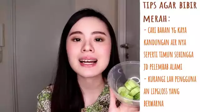 cara mencerahkan bibir gelap dengan timun © YouTube