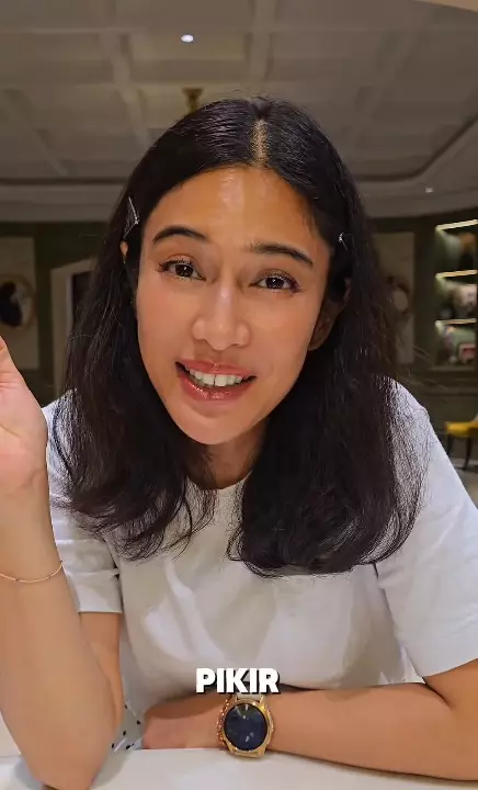 rahasia wajah kencang Dian Sastro © Instagram