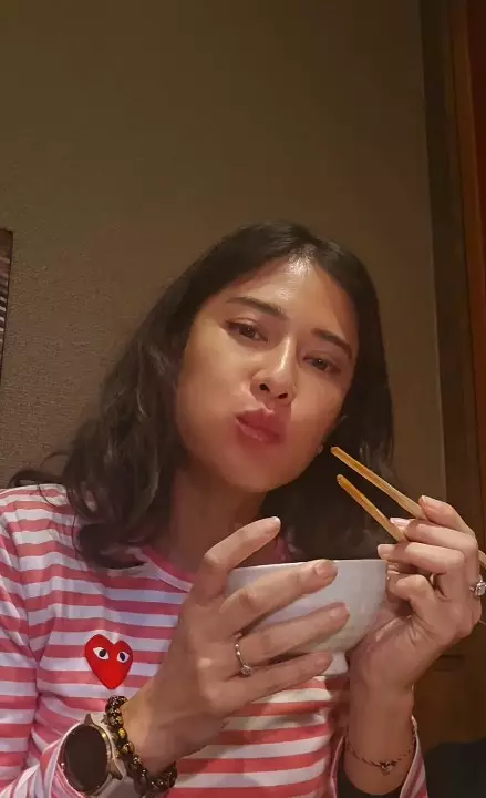 rahasia wajah kencang Dian Sastro © Instagram