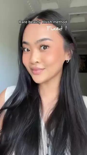 Trik mengatasi blush on terlalu tebal © Instagram