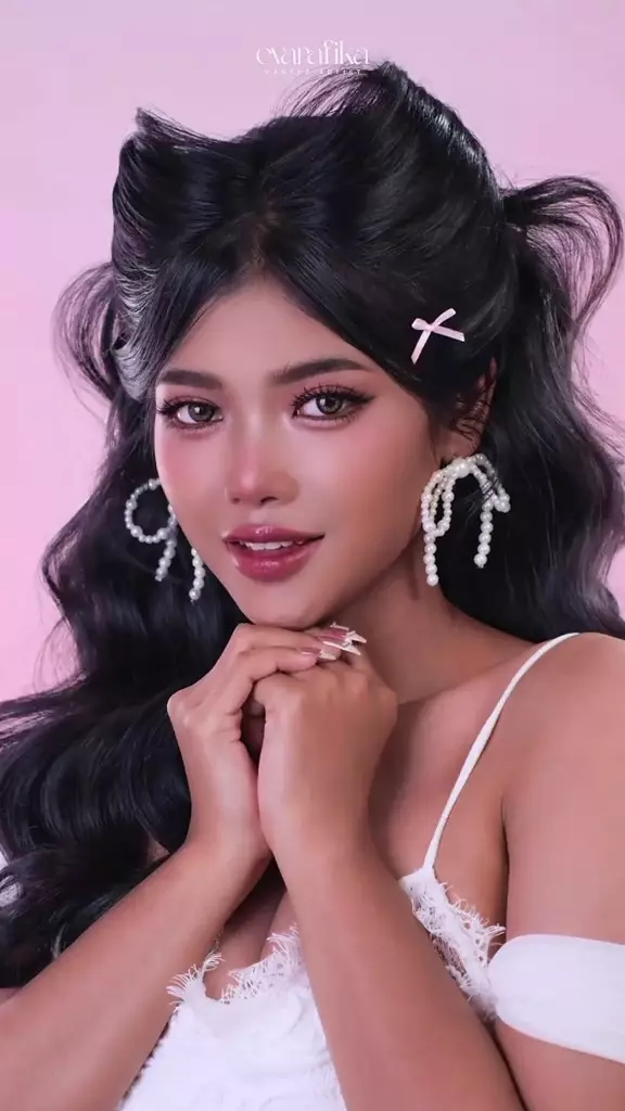 transformasi wanita tan skin dimakeup douyin © TikTok