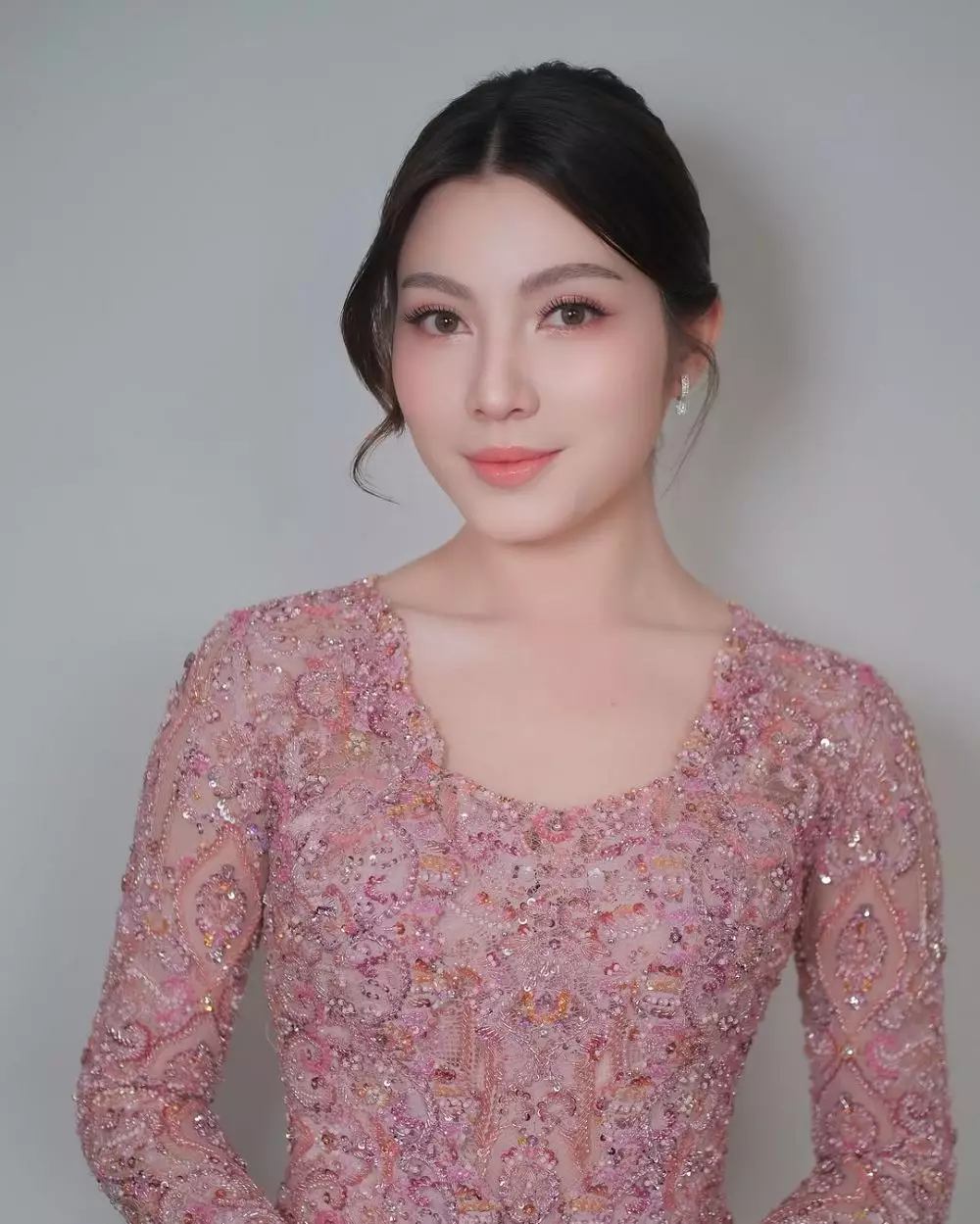 detail makeup Haviza Devi © Instagram detail makeup Haviza Devi © Instagram