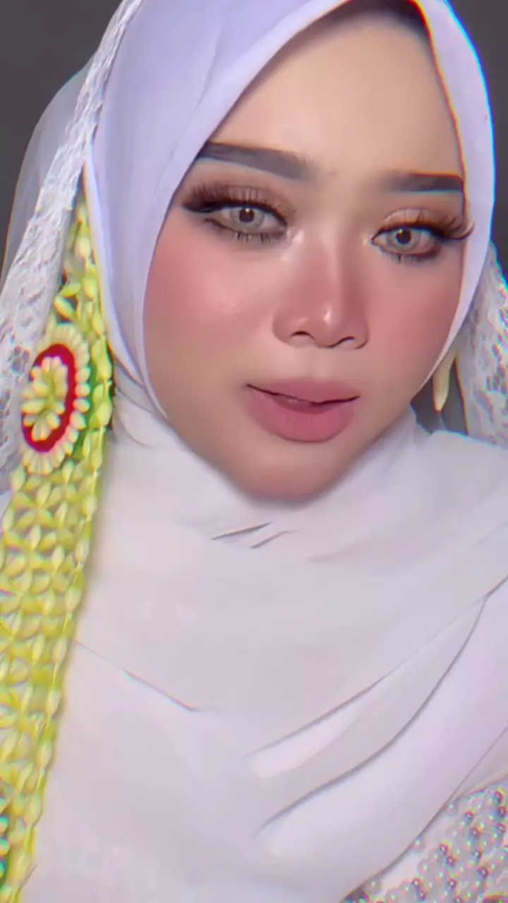 tranformasi cewek makeup mirip Syahrini © Instagram