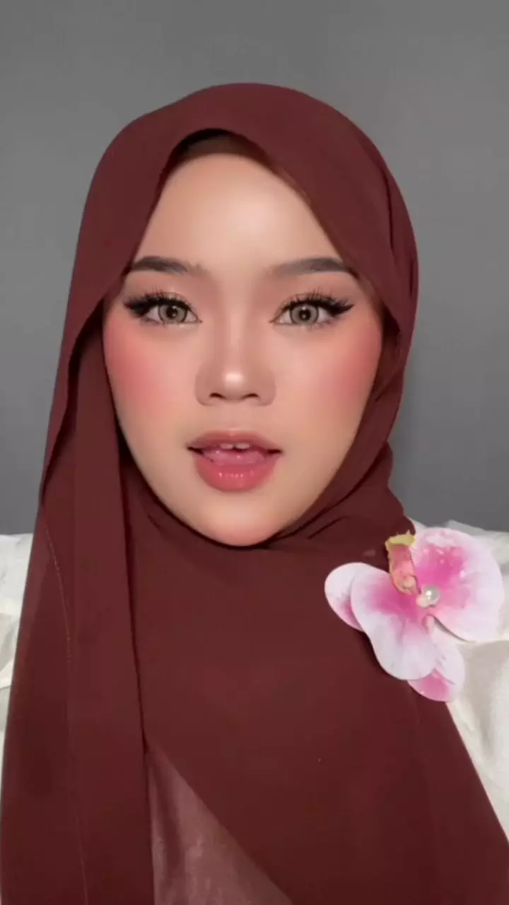 wanita bibir pucat ini bikin transformasi makeup © Instagram wanita bibir pucat ini bikin transformasi makeup © Instagram