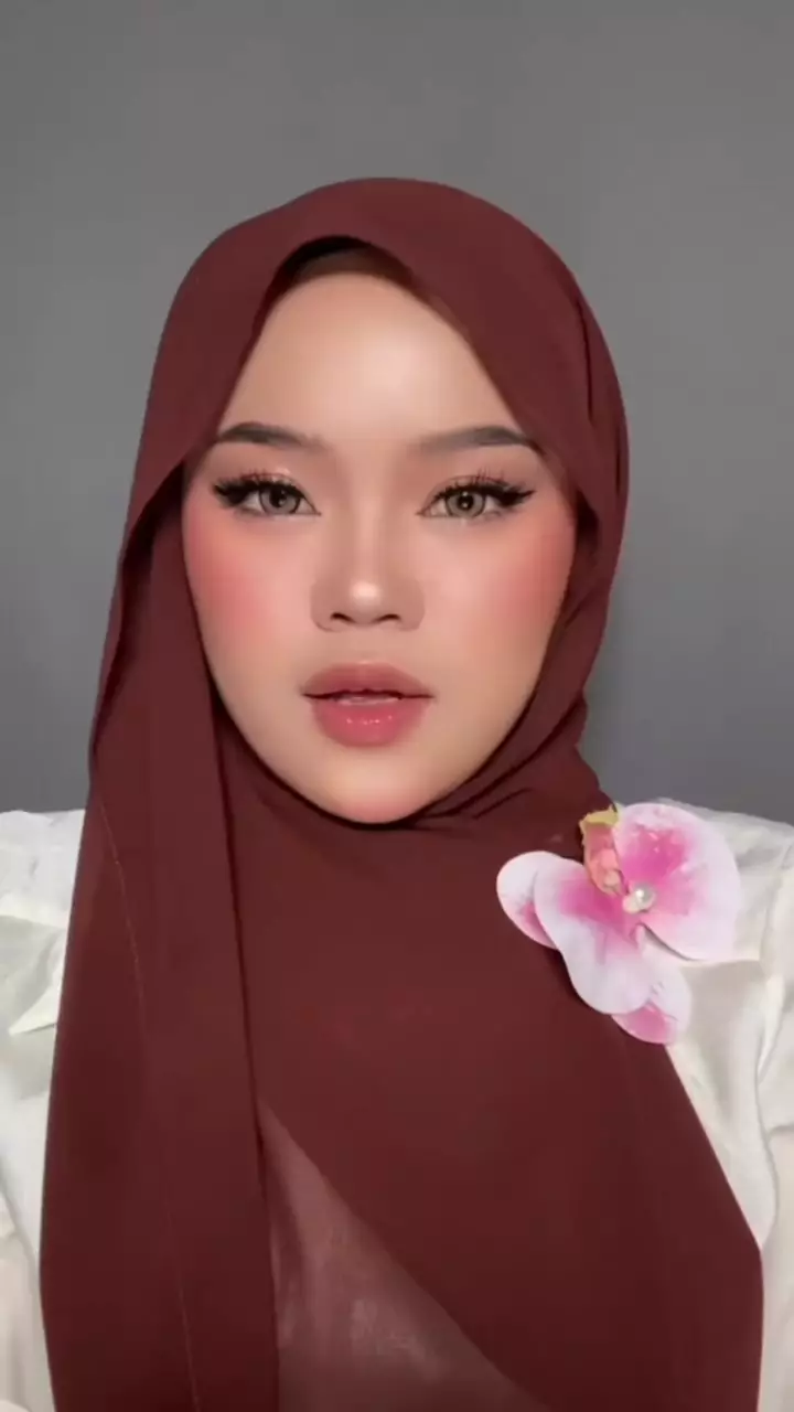 wanita bibir pucat ini bikin transformasi makeup © Instagram wanita bibir pucat ini bikin transformasi makeup © Instagram