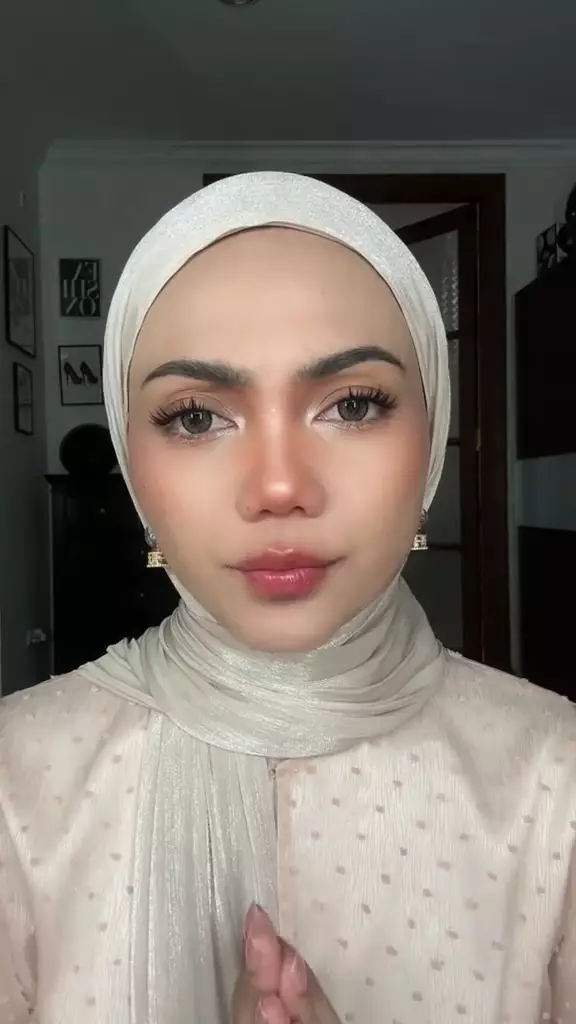 Rina Nose bagikan tutorial makeup fresh © TikTok Rina Nose bagikan tutorial makeup fresh © TikTok