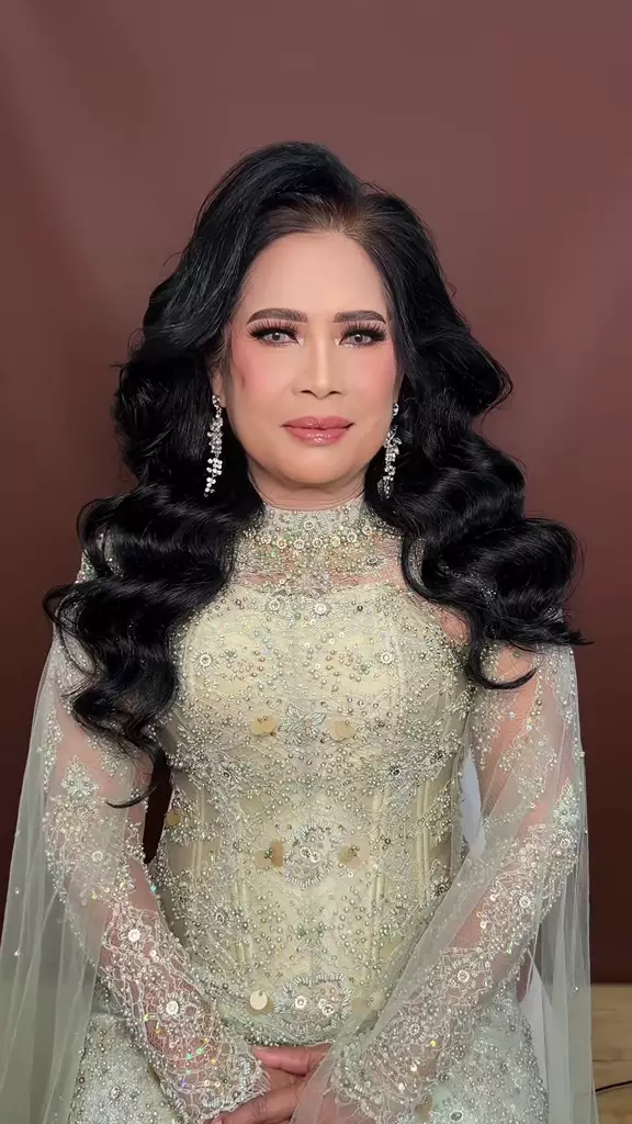 ibu pengantin dirias soft glam © TikTok