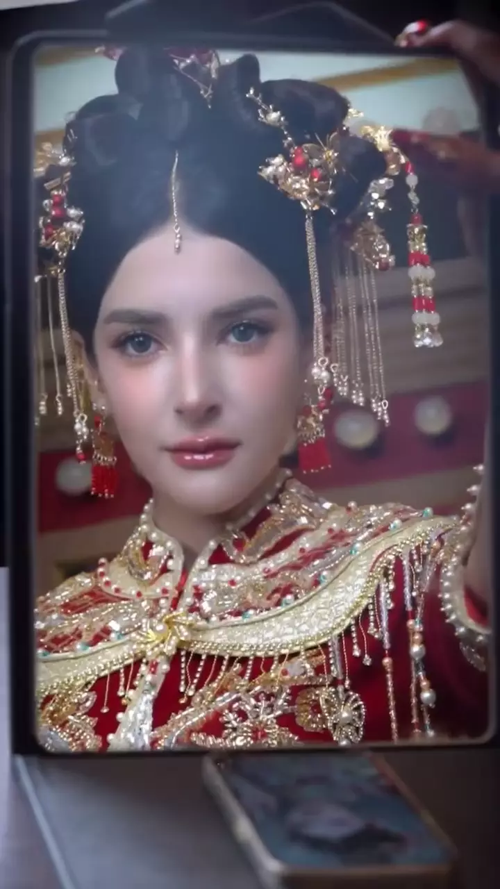 Tasya Farasya jajal makeup douyin pakai cheongsam © 2025 brilio.net