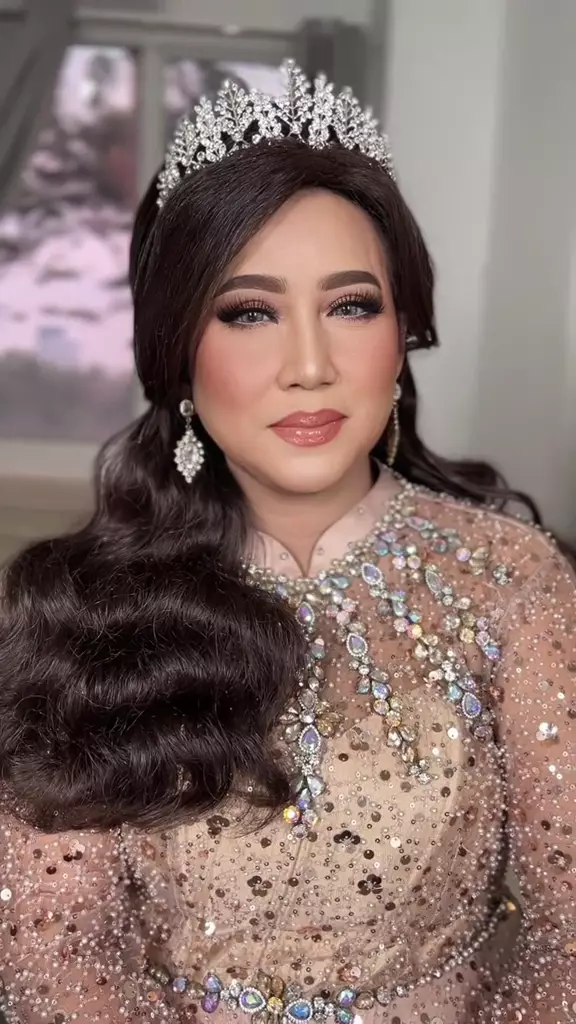 makeup wanita dirias glamor © TikTok