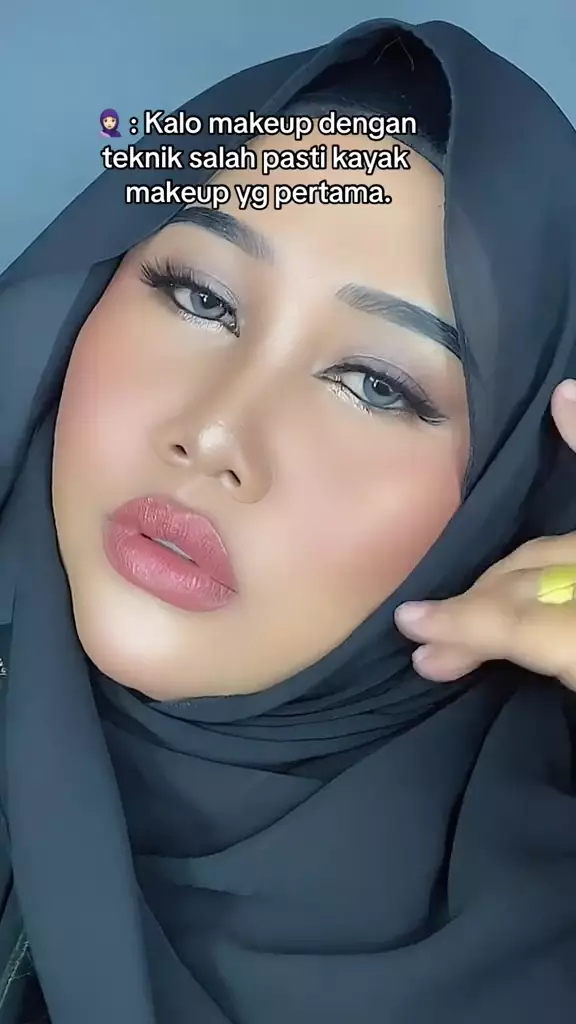 wanita wajah bulat pangling dirias soft bold © TikTok