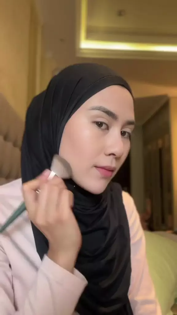 tutorial makeup ala Syahnaz Syadiqah © TikTok