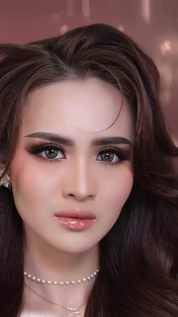 wanita bermata sayu dirias soft bold © TikTok wanita bermata sayu dirias soft bold © TikTok