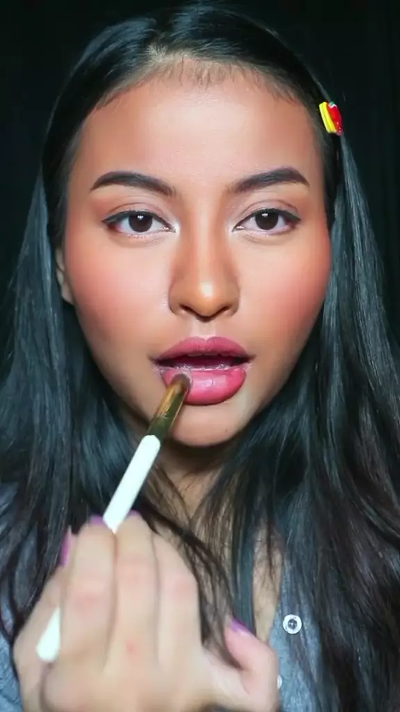 wanita kuning langsat pakai complexion gelap © TikTok