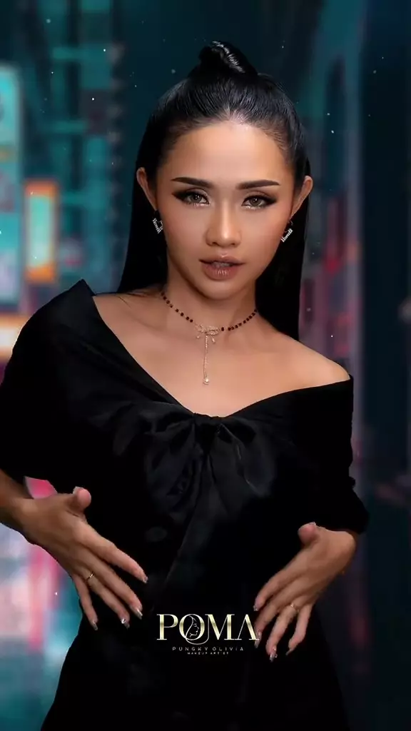 cewek tan skin dirias bold glam © Instagram cewek tan skin dirias bold glam © Instagram