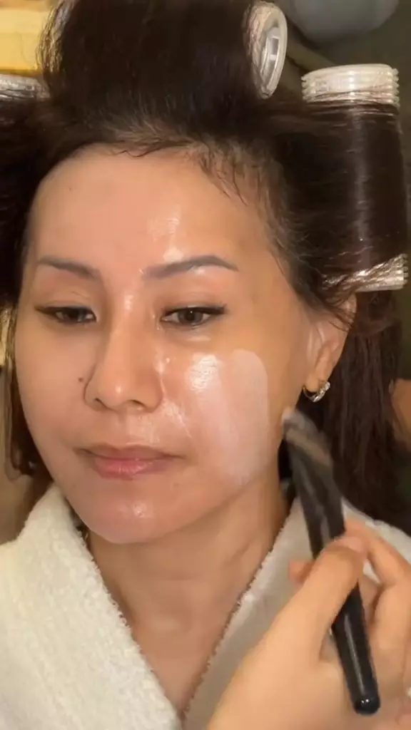 ibu-ibu dirias tanpa foundation © TikTok