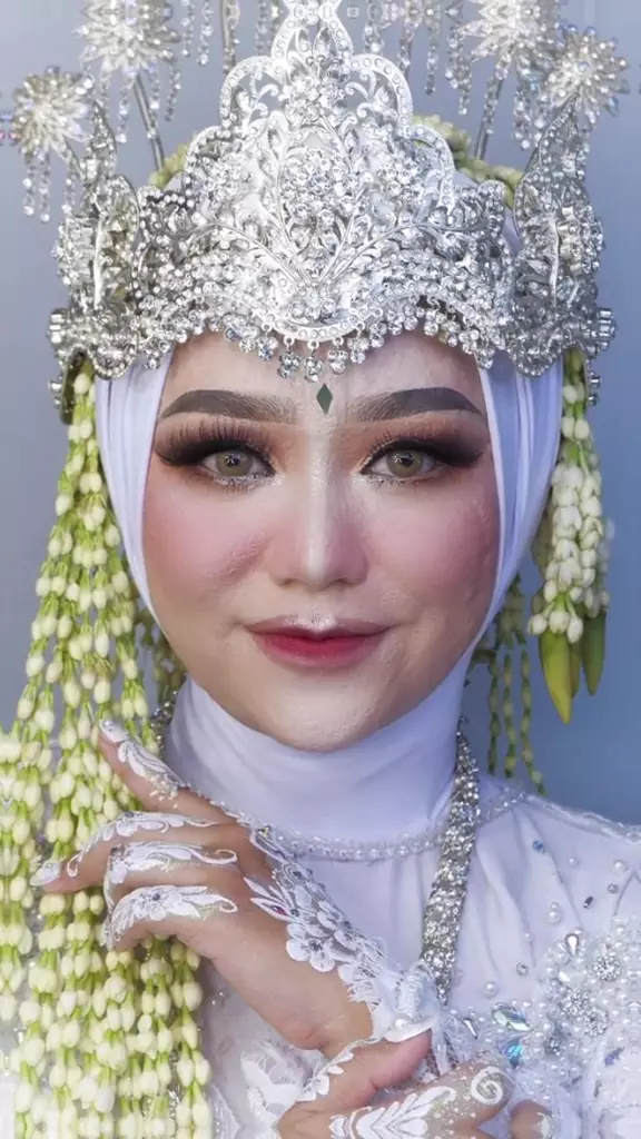 Definisi makeup bikin glow-up © TikTok Definisi makeup bikin glow-up © TikTok