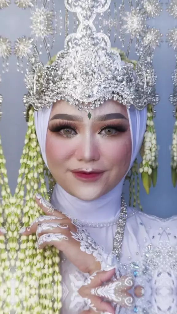 Definisi makeup bikin glow-up © TikTok Definisi makeup bikin glow-up © TikTok